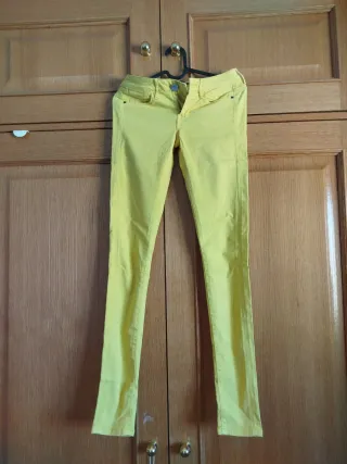 Pantalones vaqueros Guess amarillos