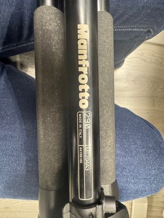 Treppiede Manfrotto per fotocamera reflex