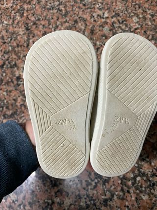 Zapatillas deportivas barefoot Zara para bebé