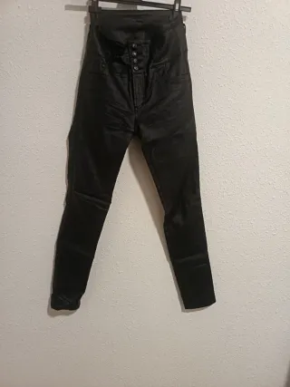 Pantalones efecto piel Talla L