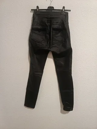 Pantalones efecto piel Talla L