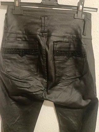Pantalones efecto piel Talla L
