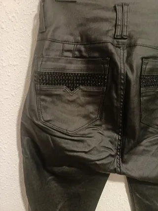 Pantalones efecto piel Talla L