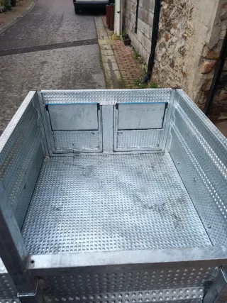 Remolque galvanizado con tapa