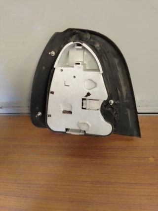 Piloto trasero derecho Nissan Sunny II Hat