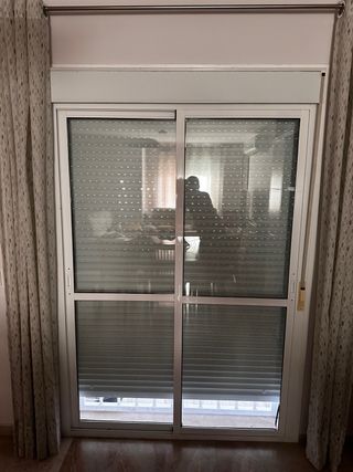 Ventana balconera corredera 2 hojas con persiana