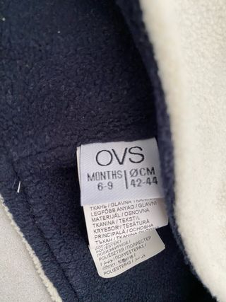 Cappellino neonato con pompon e orsetto