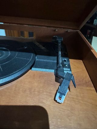 Radio CD y Tocadiscos Lauson