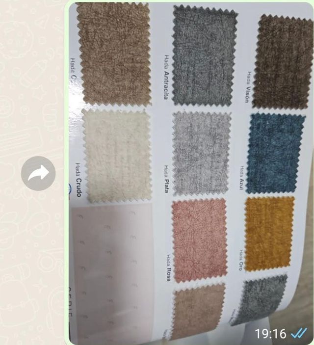 Sofá modular cinza em tela