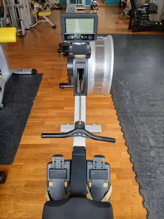 Máquina de remo en buen estado