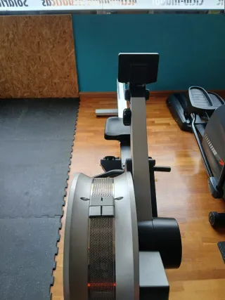 Máquina de remo en buen estado