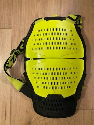 Esquís, equipo ropa y proteccion de esquí -14 años