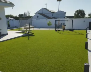 Servicios de jardinería y césped artificial