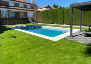 Servicios de jardinería y césped artificial