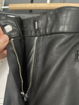 Pantalón Zara Piel Negro Tachuelas