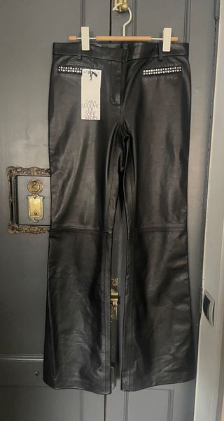 Pantalón Zara Piel Negro Tachuelas