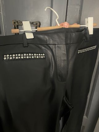 Pantalón Zara Piel Negro Tachuelas