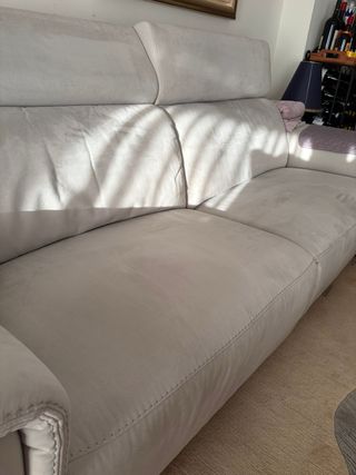 Sofá de tela beige 2,28m en perfectas condiciones