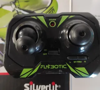 Dron Flybotic Negro y Verde