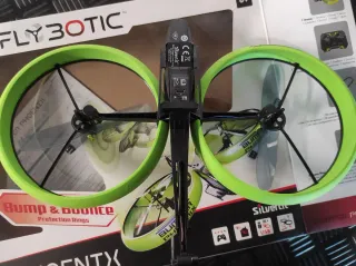 Dron Flybotic Negro y Verde