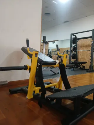 Máquina Hip Thrust Profesional