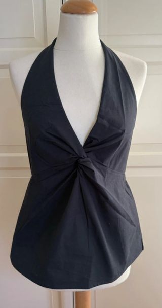 Top halter negro con nudo