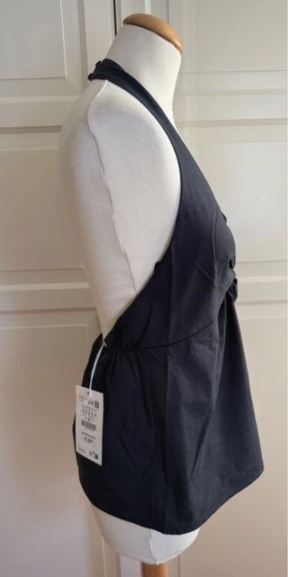 Top halter negro con nudo