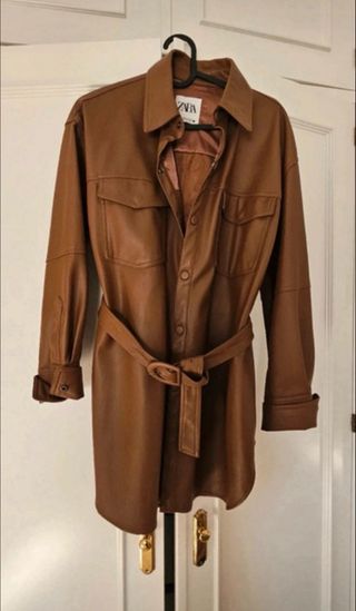 Chaqueta efecto piel Zara marrón