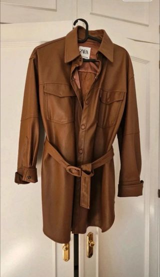 Chaqueta efecto piel Zara marrón