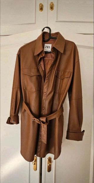 Chaqueta efecto piel Zara marrón