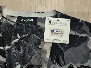 Camiseta Desigual cruzada floral talla L