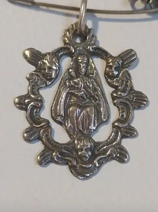 Medalla Virgen Antigua