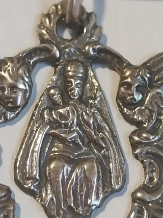 Medalla Virgen Antigua