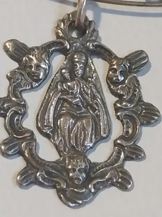 Medalla Virgen Antigua