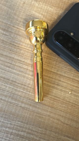 Boquilla Trompeta CORP 1 1/4 C Dorada