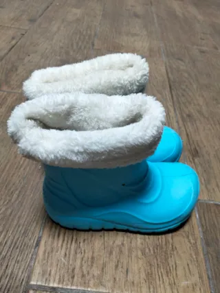 Botas y mono de nieve para niños