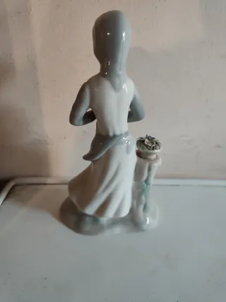 Figura porcelana esmaltada 82-83