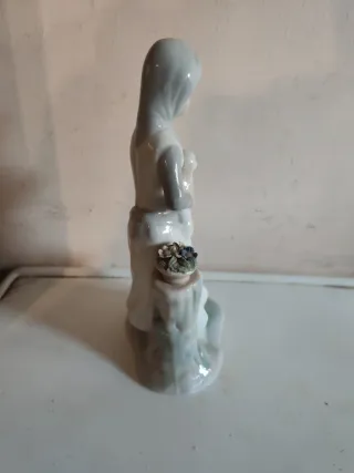 Figura porcelana esmaltada 82-83