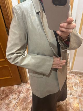 Americana polipiel beige/marrón