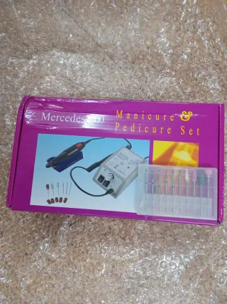 Torno de uñas profesional con accesorios