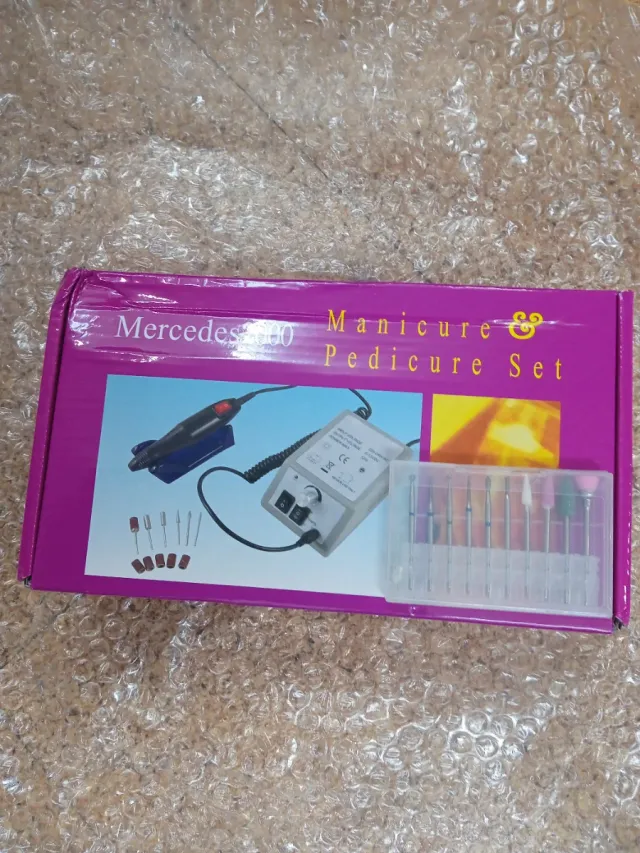 Torno de uñas profesional con accesorios