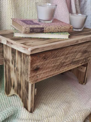 Banquito de madera rústico