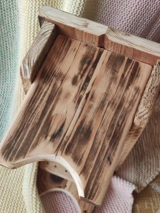 Banquito de madera rústico