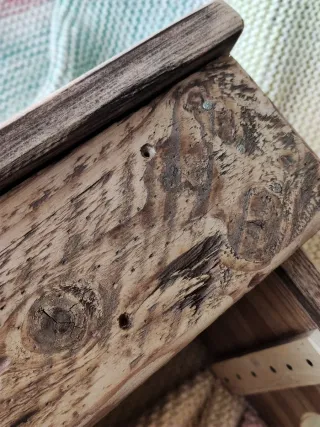 Banquito de madera rústico