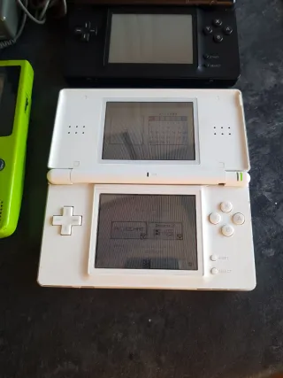 Lote 3 consolas Nintendo: GBC, DS Lite