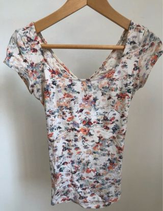Maglietta Bershka fantasia floreale