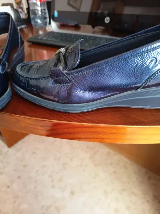 Mocasines charol azul 24 HRS