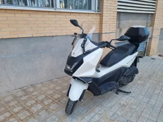 Kymco Sky Town Maxi Scooter Automática