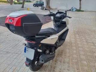 Kymco Sky Town Maxi Scooter Automática
