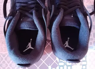 Scarpe Nike Air Jordan nere e arancioni